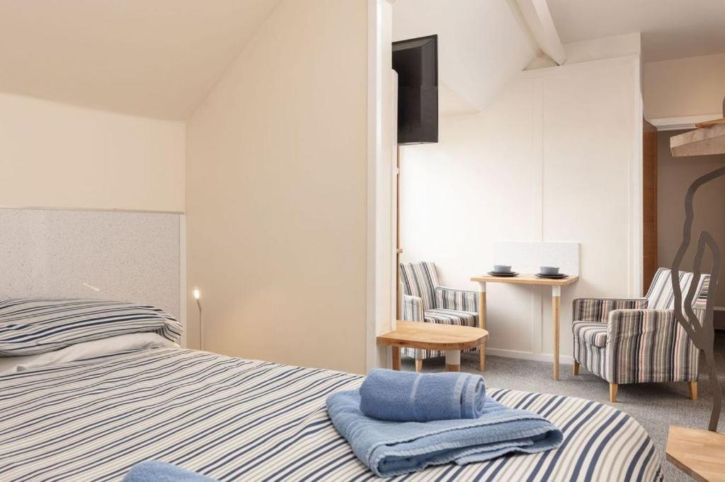 Silver Street Suites Вітбі Екстер'єр фото