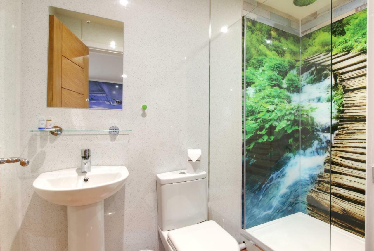 Silver Street Suites Вітбі Екстер'єр фото